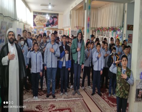 برگزاری جشن انقلاب در مدرسه به مناسبت پیروزی انقلاب اسلامی