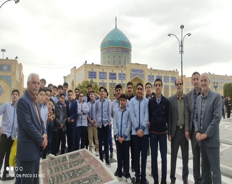 برگزاری جشن هشتمی های مدارس متوسطه اول کاشمر در آرامگاه شهید مدرس